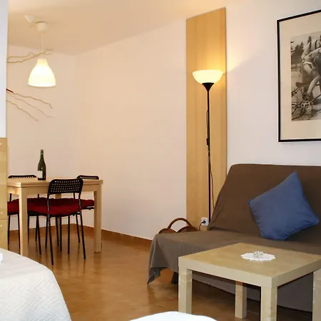 Margarita Sabina Pinell *